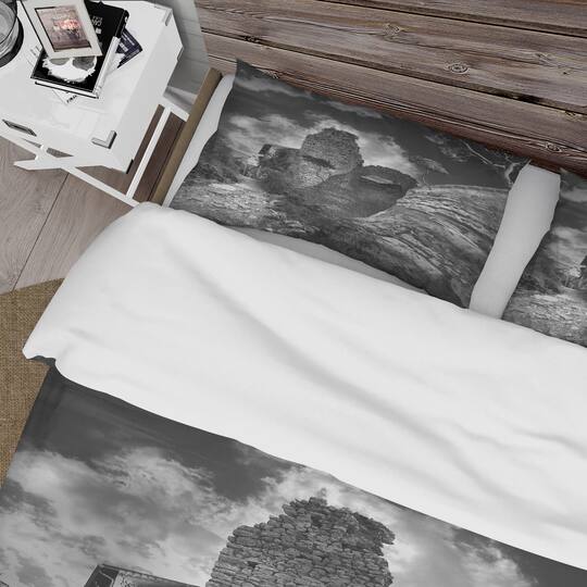 Designart 'Mast of Columbine Collage' Traditional Bedding Set - Duvet Cover & Shams
